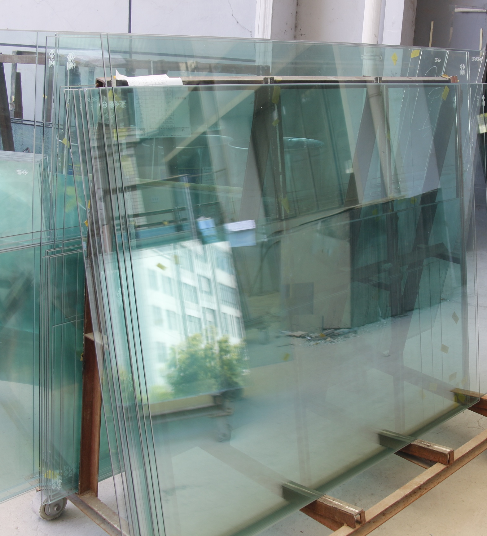 淺析鋼化玻璃熱變形怎么辦 淺析鋼化玻璃熱變形怎么辦